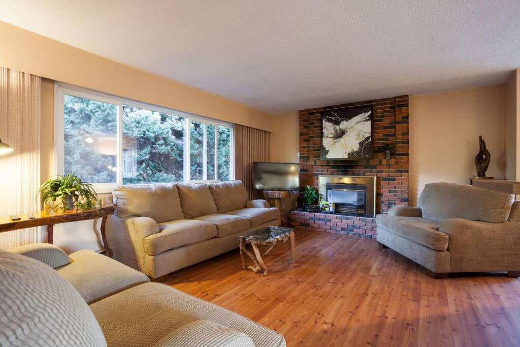 Spacious And Comfy ! Villa Виктория Екстериор снимка
